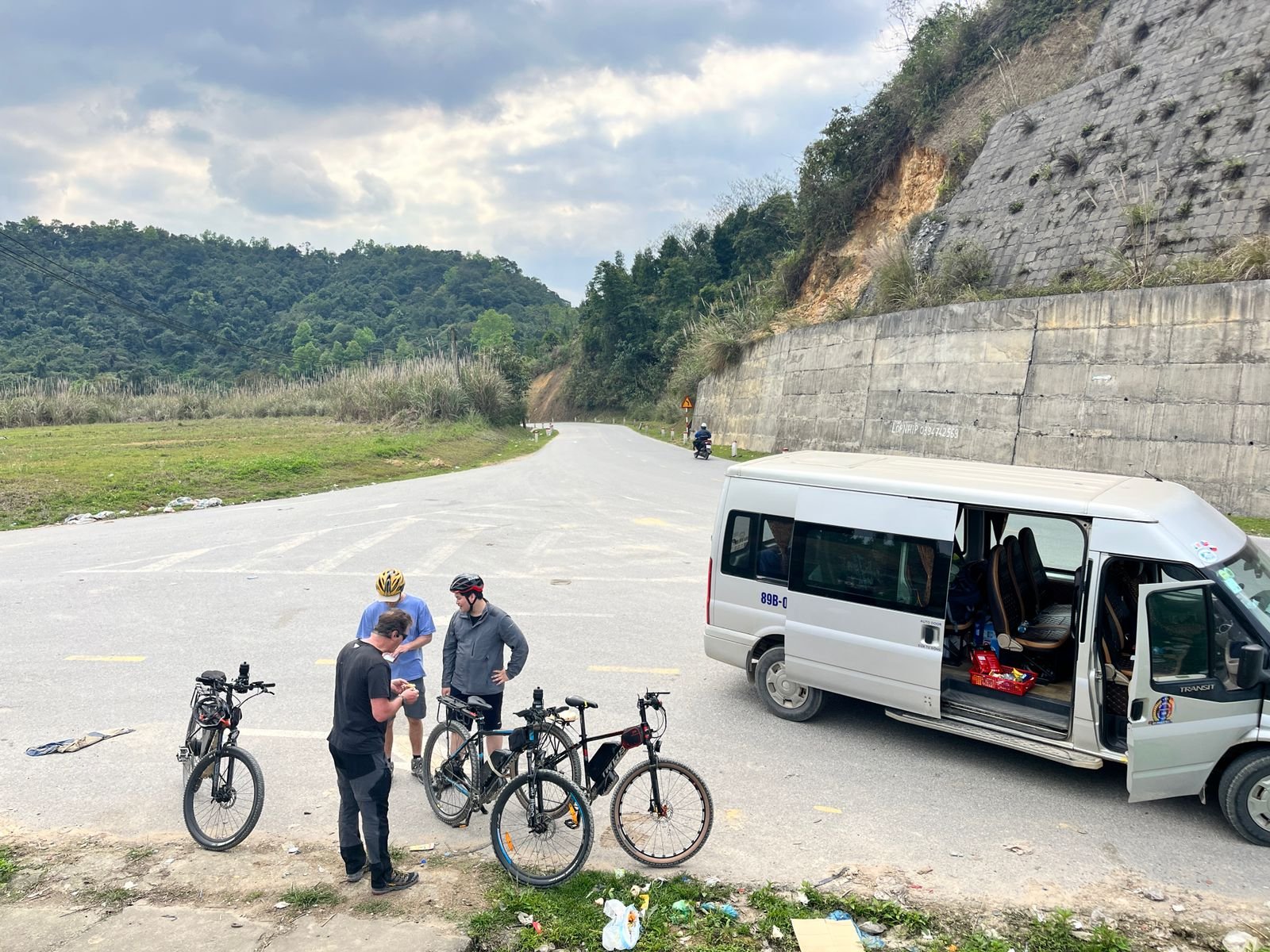 Cao Bang E-Bike Discovery: 6-Day Electric Mountain Bike Tour
